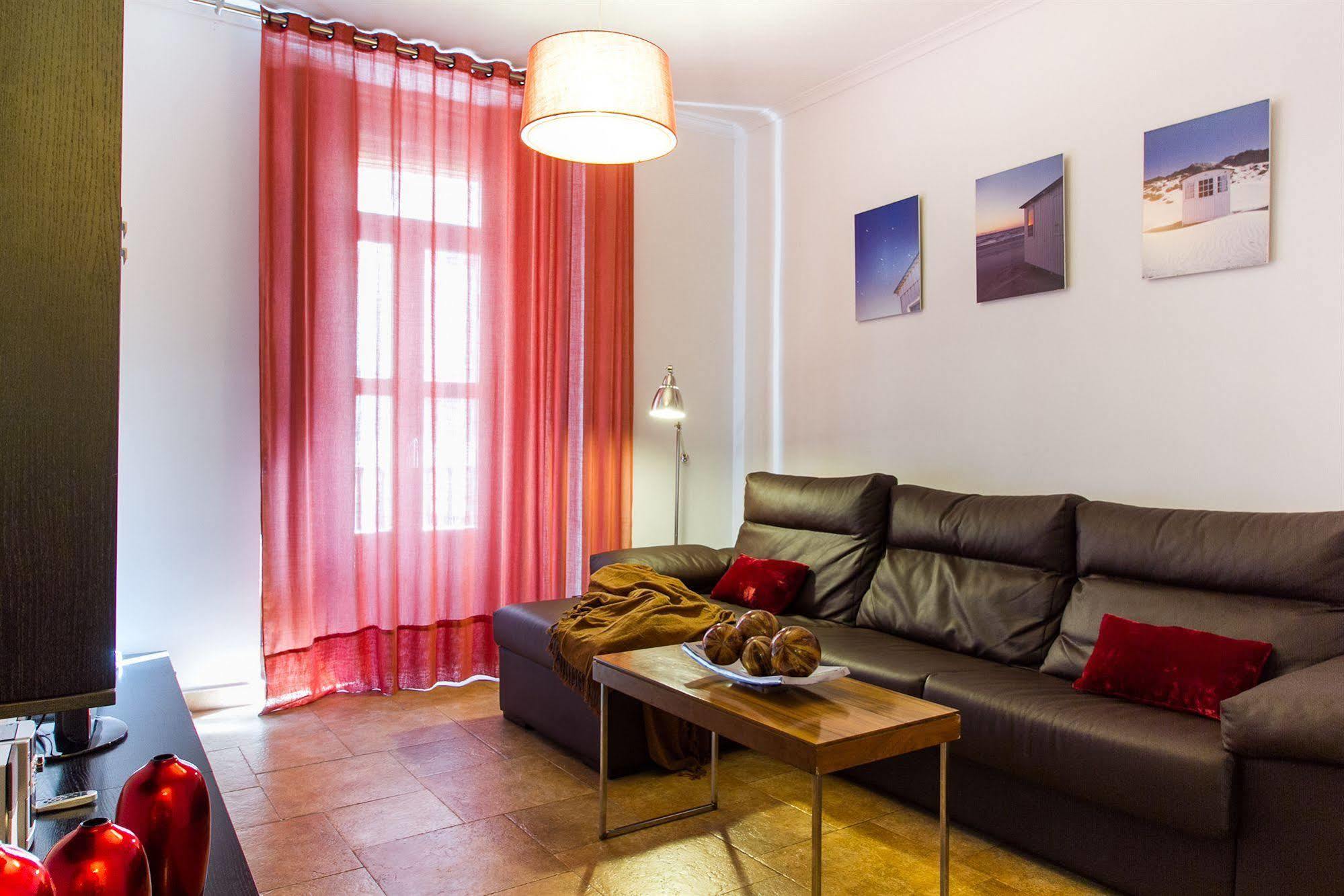 Living Valencia Apartments - Merced Eksteriør bilde