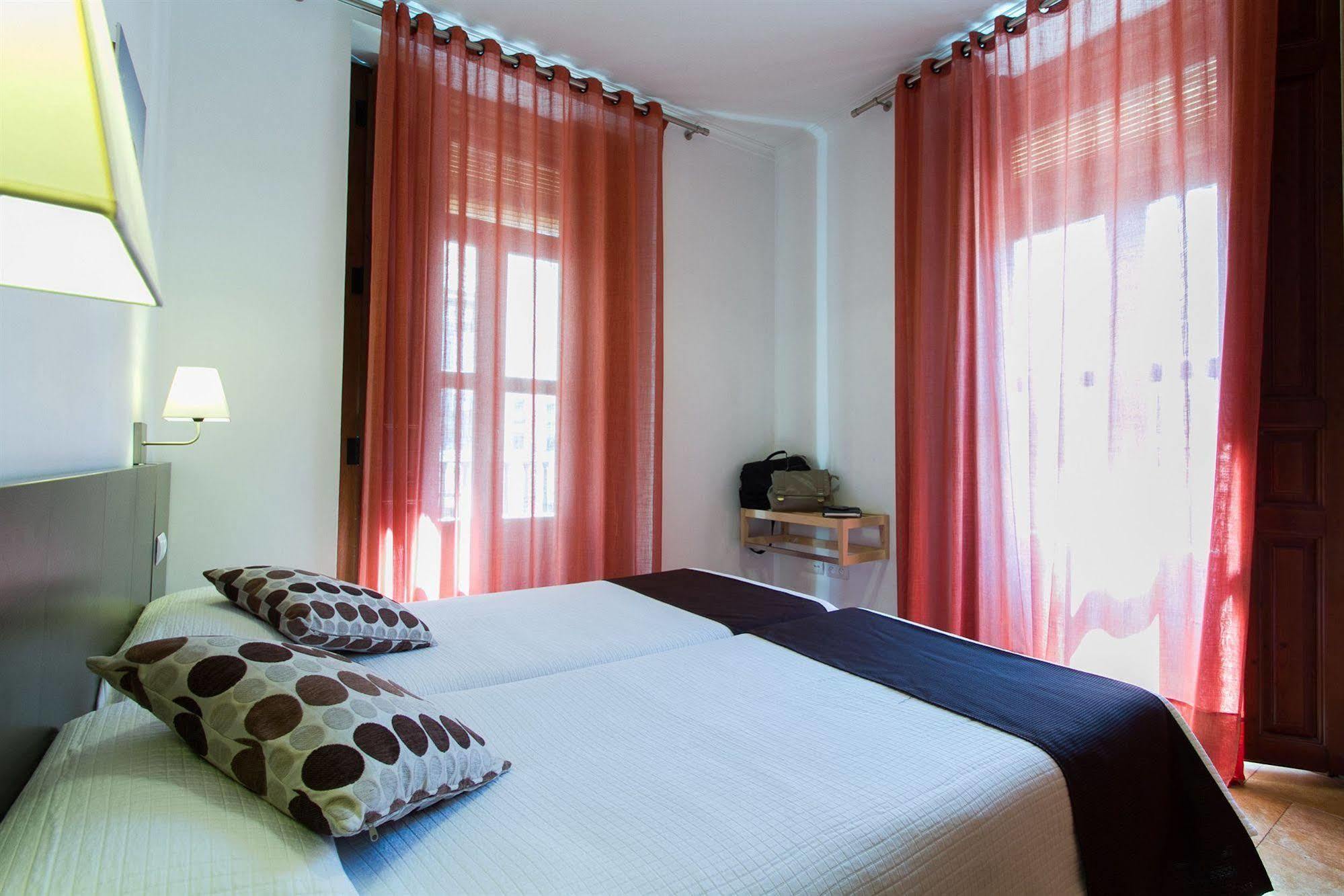Living Valencia Apartments - Merced Eksteriør bilde