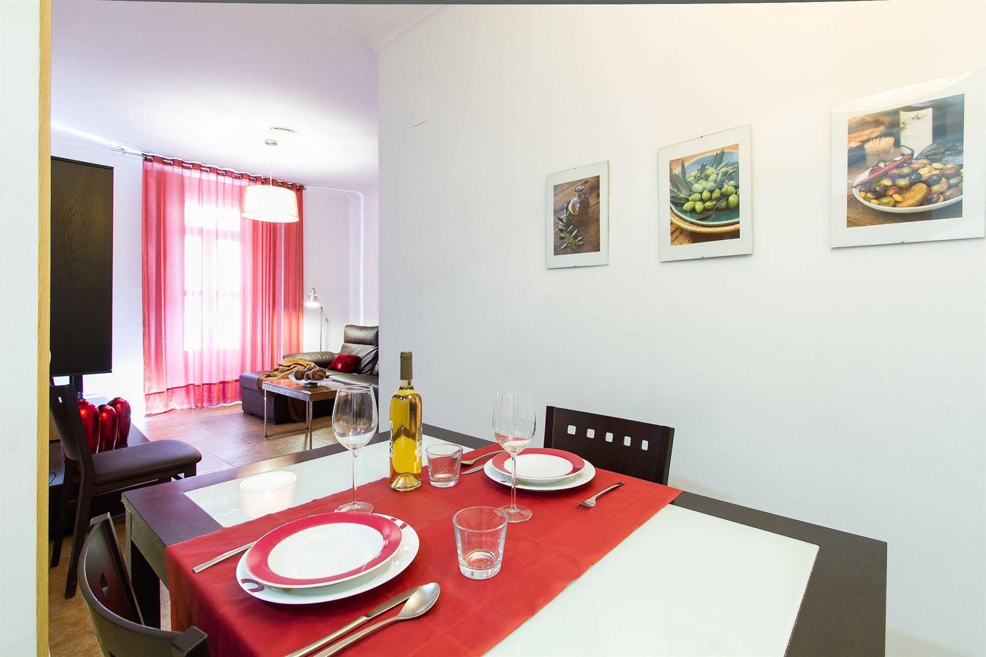 Living Valencia Apartments - Merced Eksteriør bilde